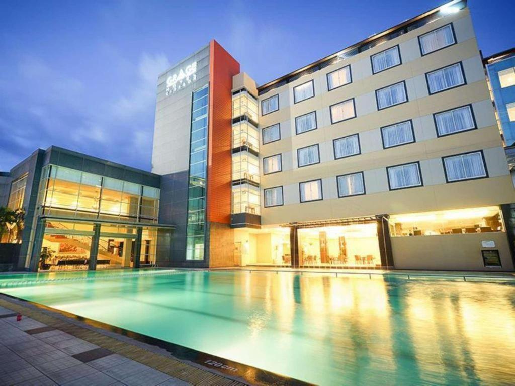 Grage Hotel Cirebon Exterior foto