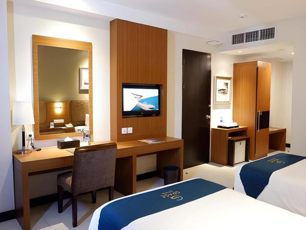 Grage Hotel Cirebon Exterior foto