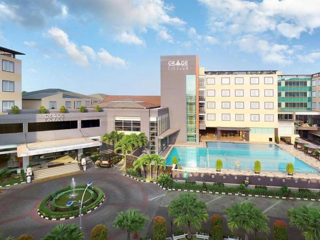Grage Hotel Cirebon Exterior foto
