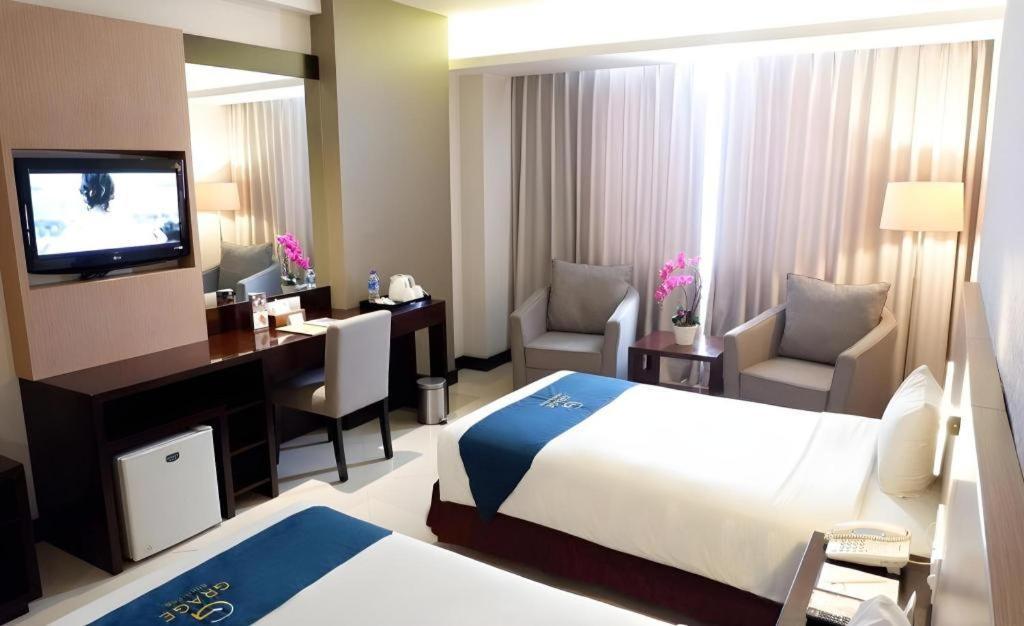 Grage Hotel Cirebon Exterior foto