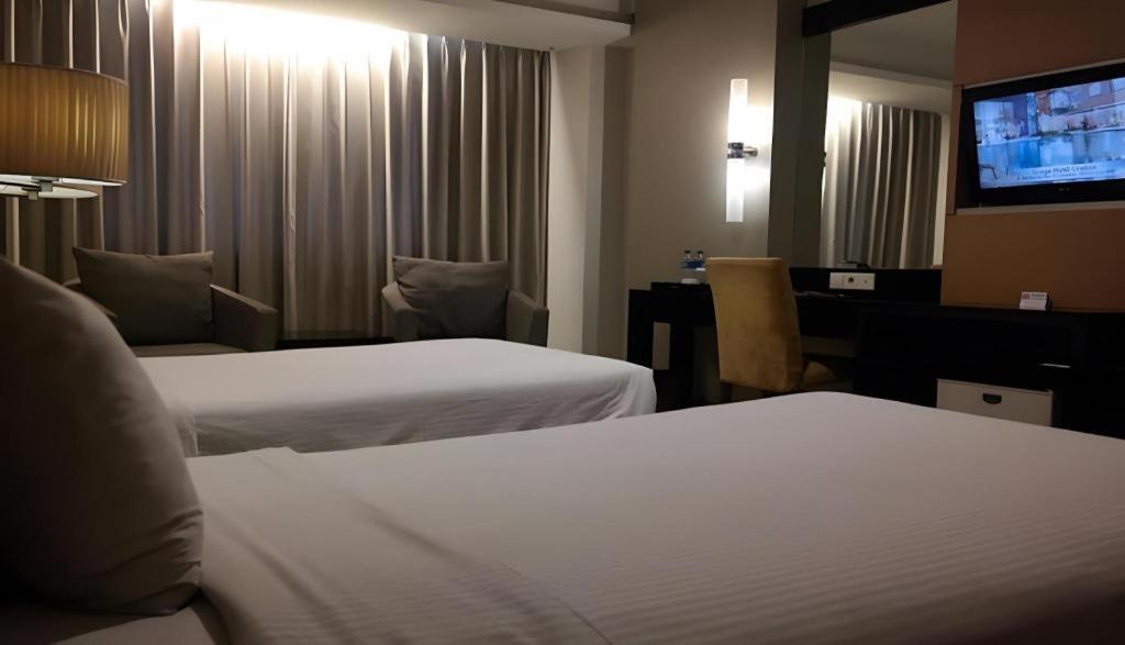 Grage Hotel Cirebon Exterior foto