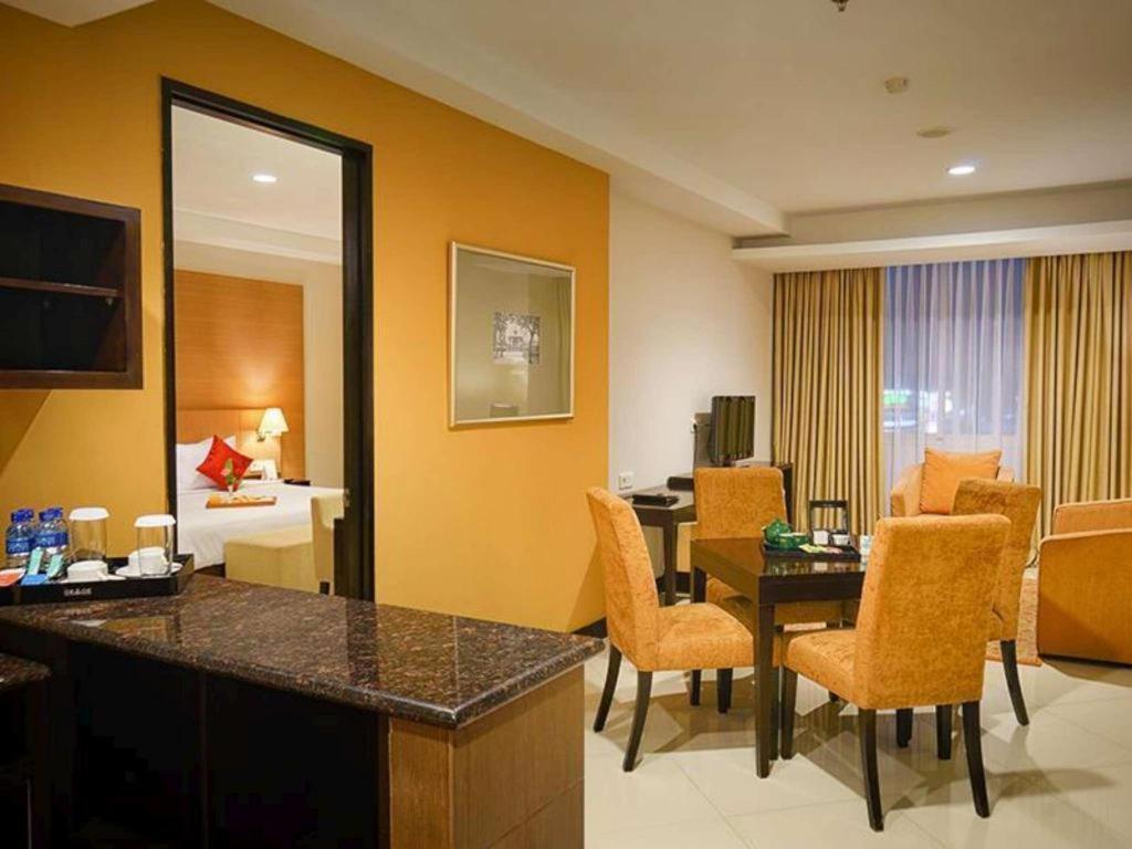 Grage Hotel Cirebon Exterior foto