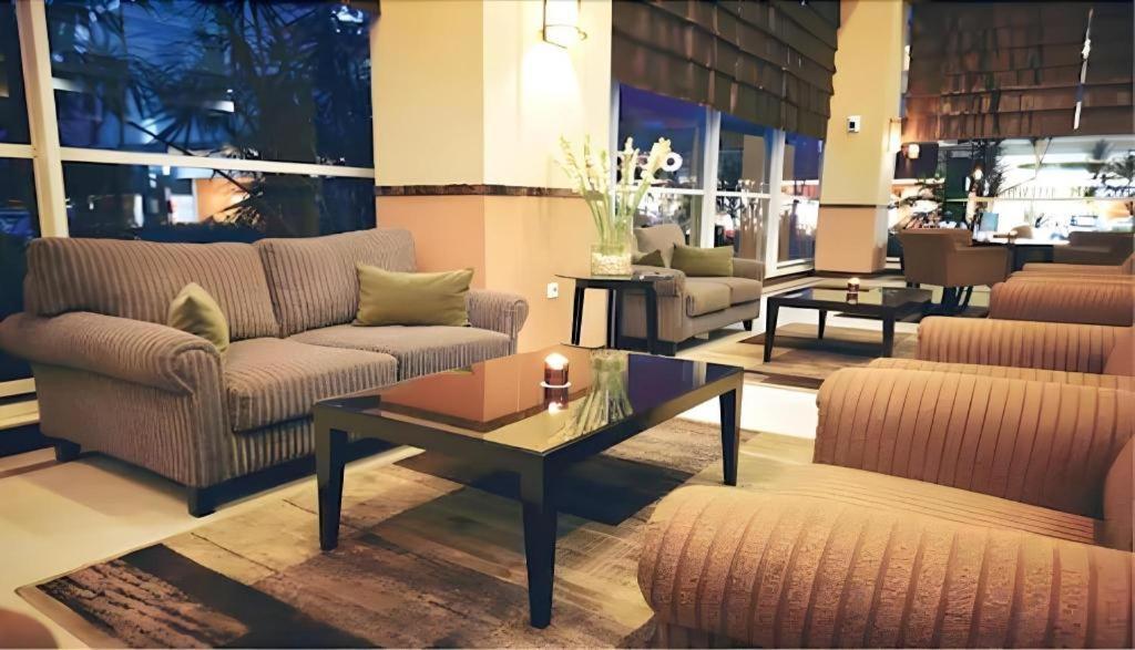 Grage Hotel Cirebon Exterior foto